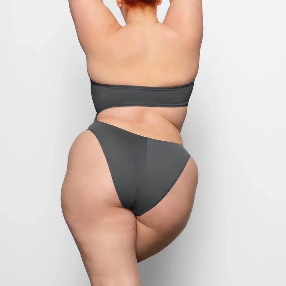 SKIMS SIGNATURE SWIM STRAPLESS MONOKINI GUNMETAL SIZE 2X